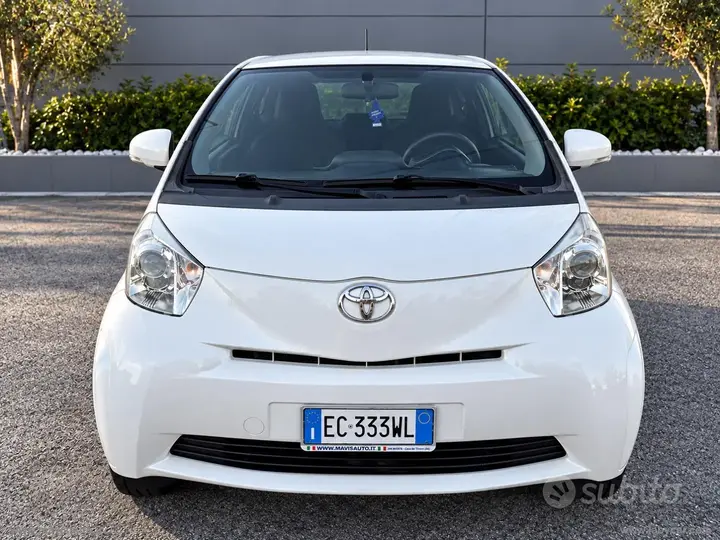 Toyota Iq 2010 photo 2
