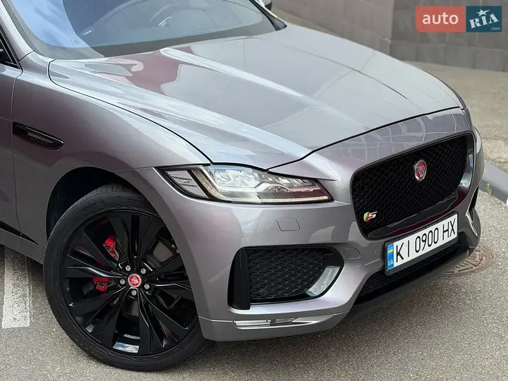 Jaguar F-Pace 2019 photo 2
