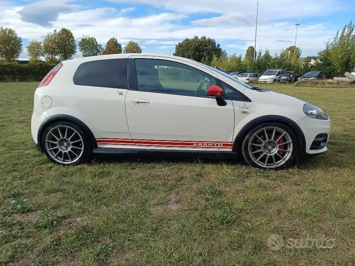 Abarth Grande Punto 2009 photo 3