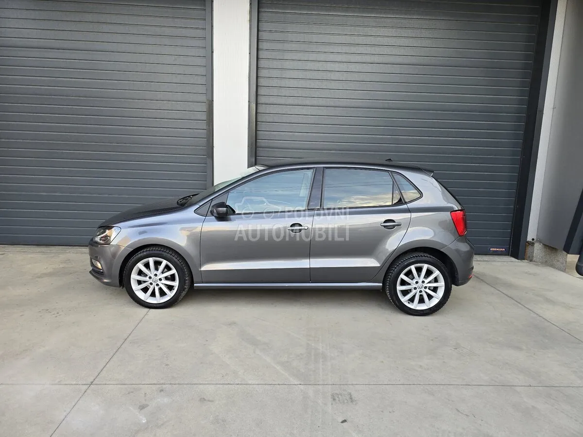 Volkswagen Polo 2015 photo 2