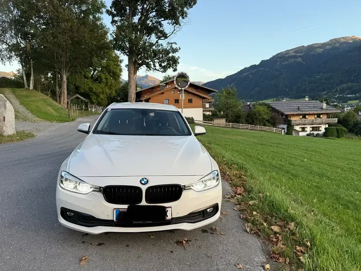 BMW 3 Series 2018 photo 3