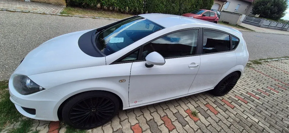 Seat Leon 2012 photo 2