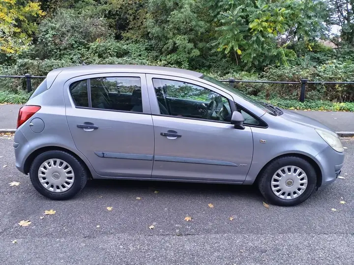 Vauxhall Corsa 2008 photo 2