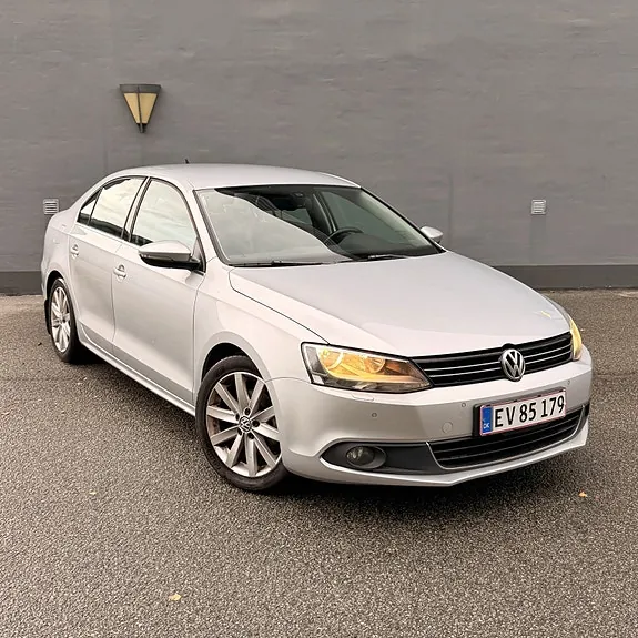 Volkswagen Jetta 2012 photo 2
