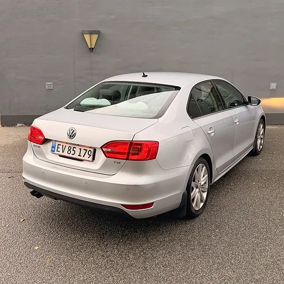 Volkswagen Jetta 2012 photo 4