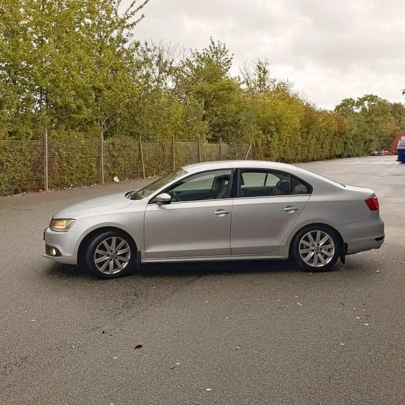 Volkswagen Jetta 2012 photo 3