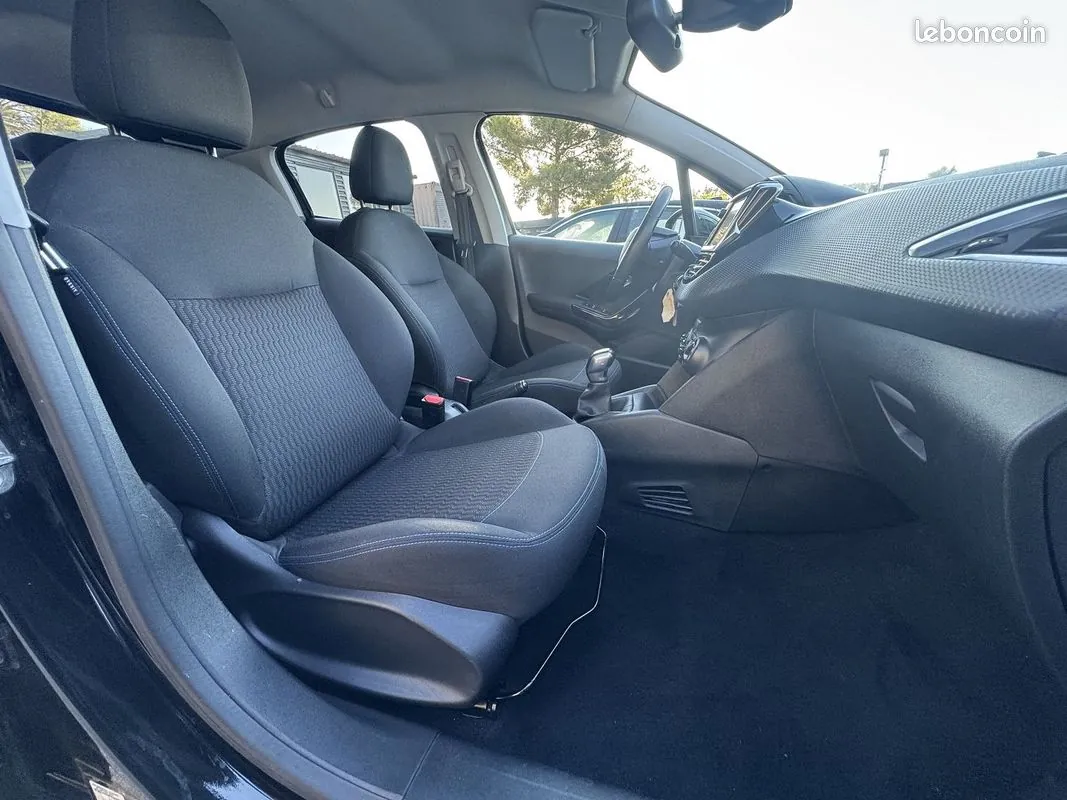 Peugeot 208 2019 photo 5