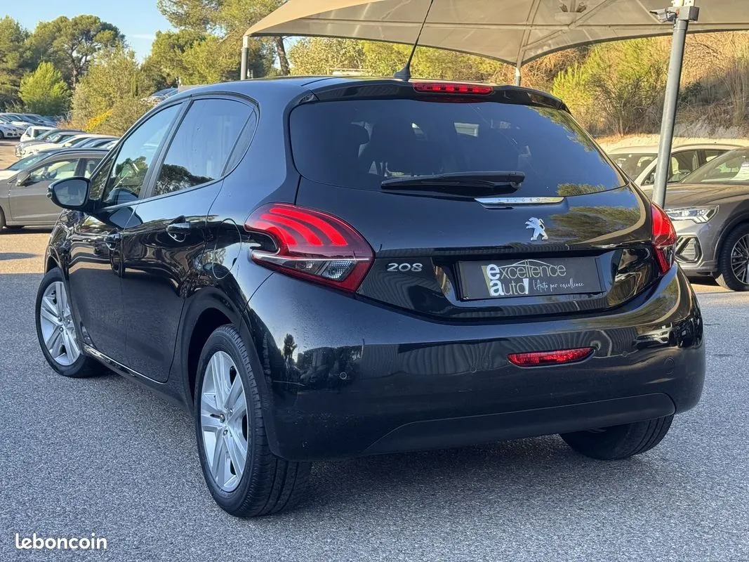Peugeot 208 2019 photo 3