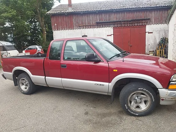 Chevrolet S10 1997 photo 2
