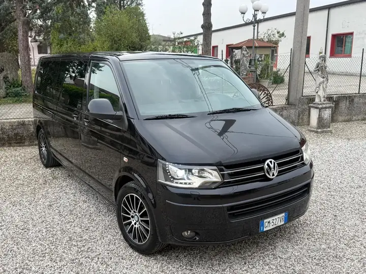 Volkswagen Multivan 2011 photo 2
