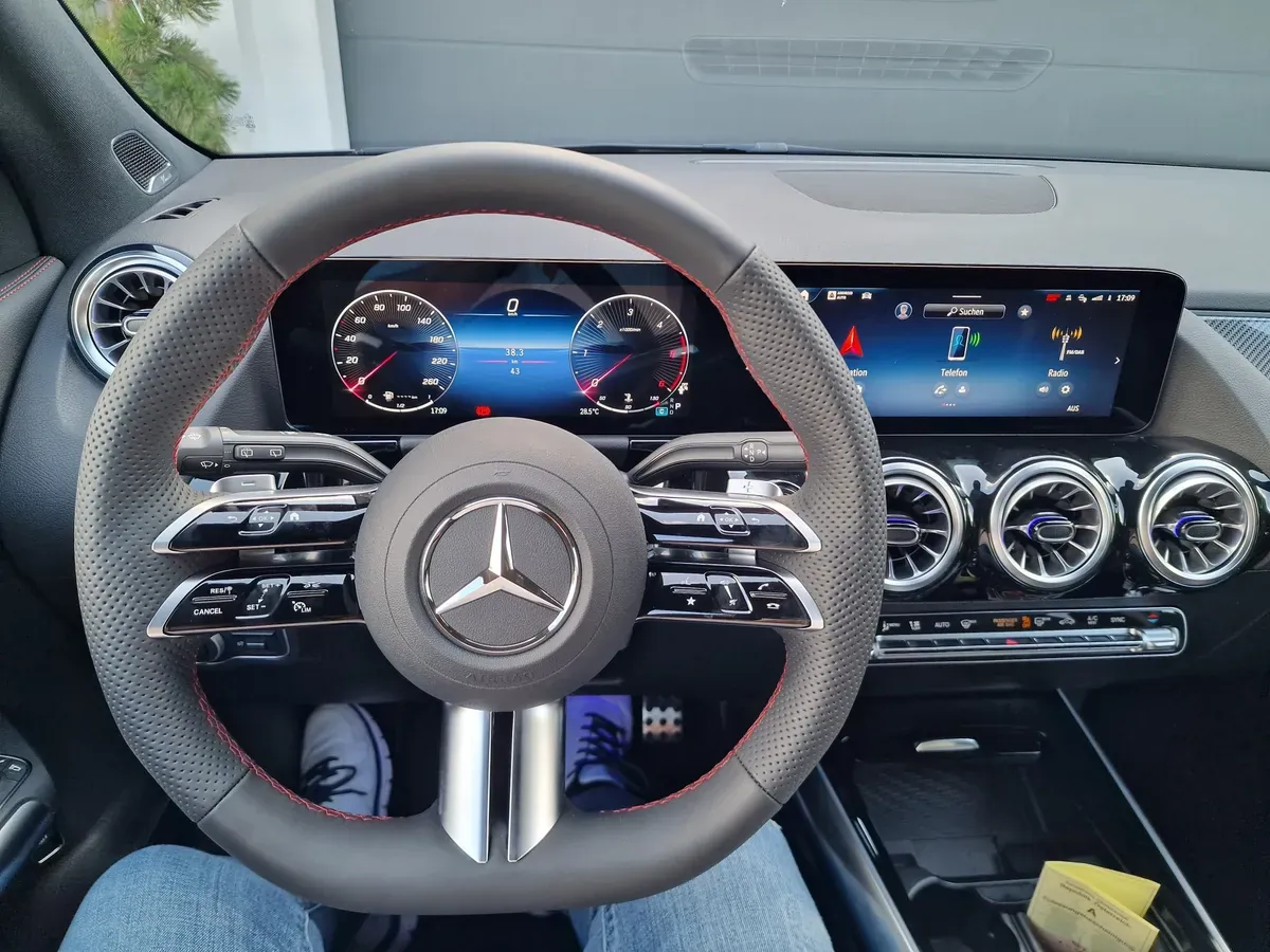 Mercedes-Benz Gla Class 2025 photo 3