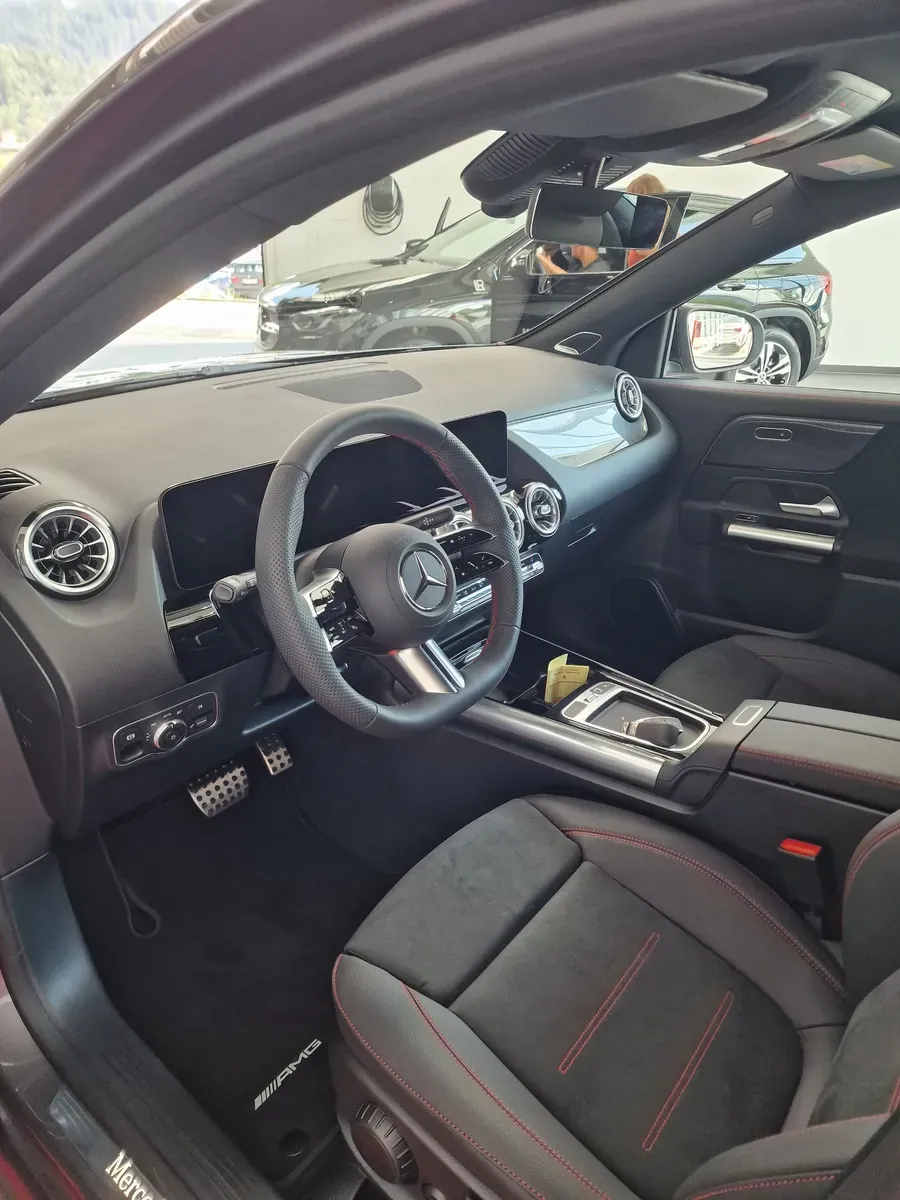 Mercedes-Benz Gla Class 2025 photo 2