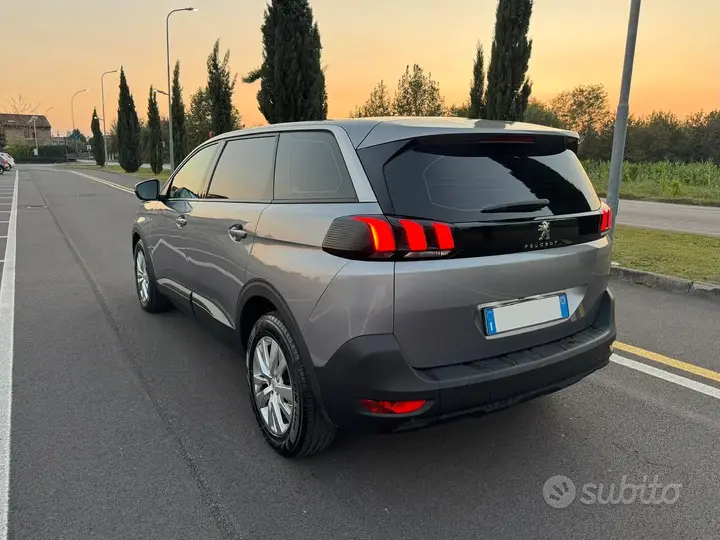 Peugeot 5008 2023 photo 4