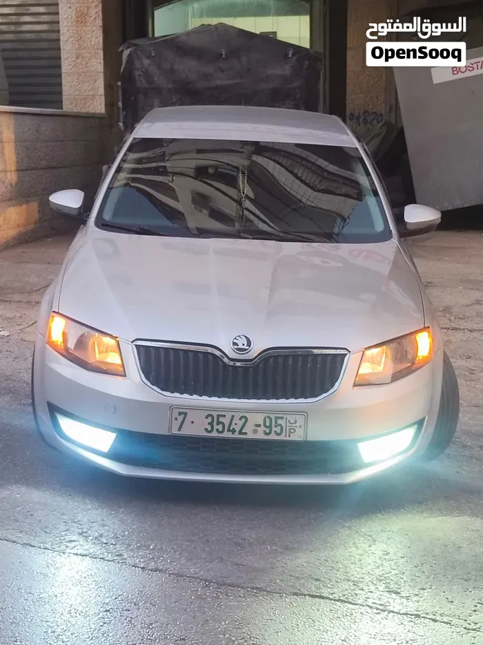 Skoda Octavia 2013 photo 2