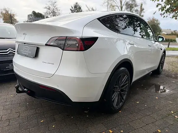 Tesla Model Y 2022 photo 4