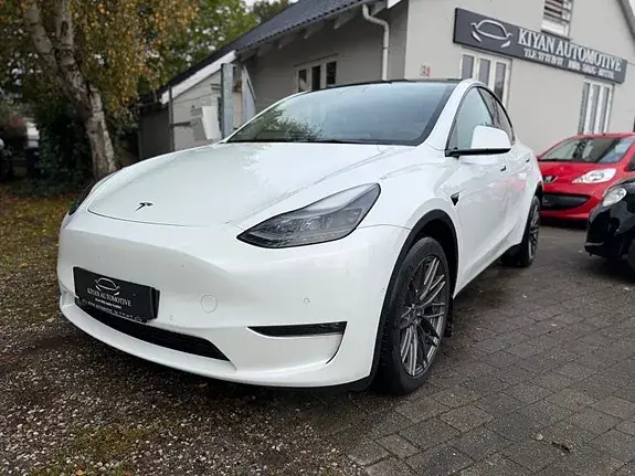 Tesla Model Y 2022 photo 2