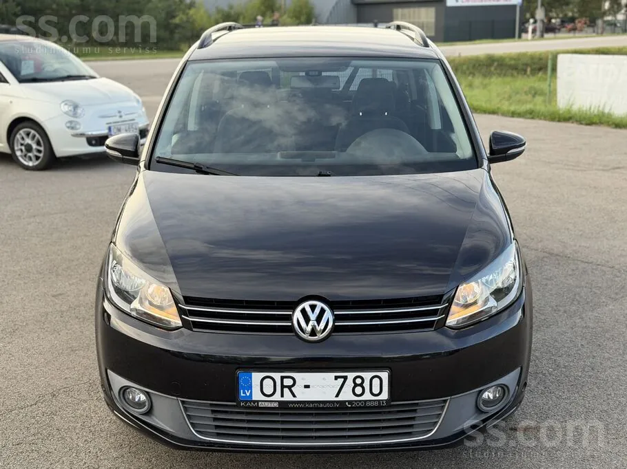 Volkswagen Touran 2010 photo 2