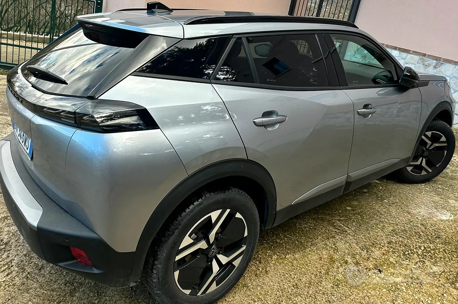 Peugeot 2008 2023 photo 2
