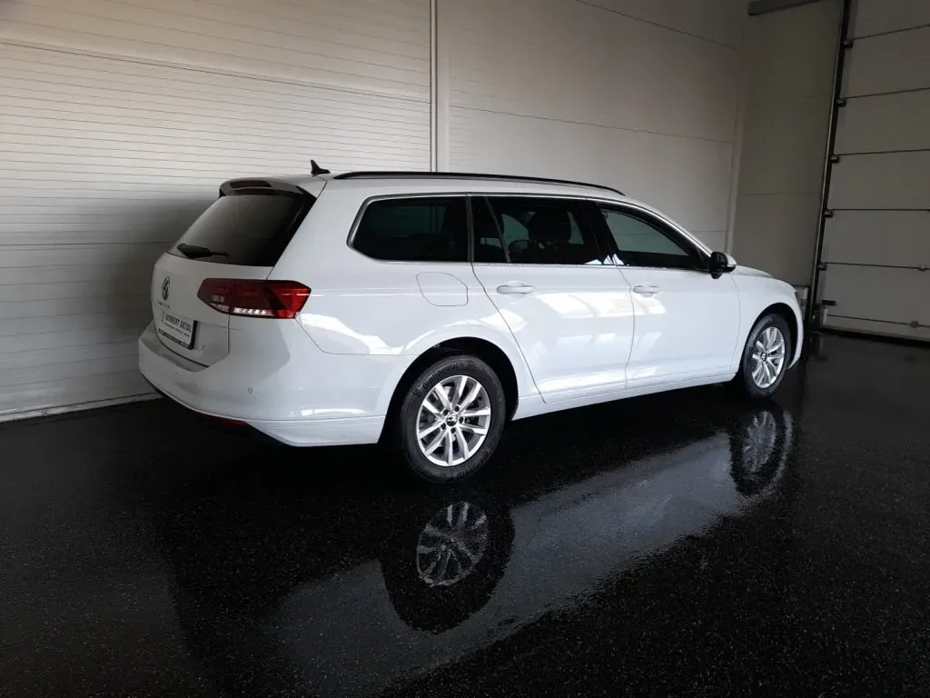 Volkswagen Passat 2022 photo 2