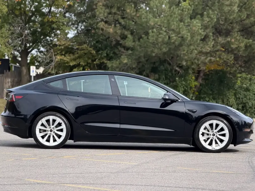Tesla Model 3 2023 photo 4