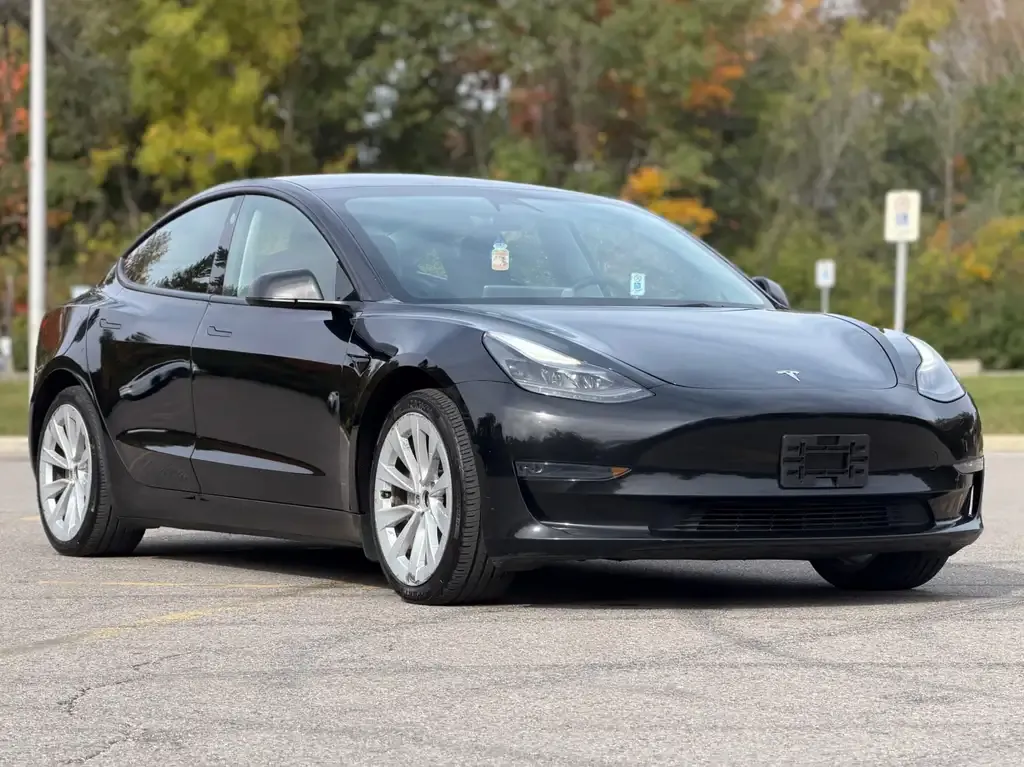 Tesla Model 3 2023 photo 3