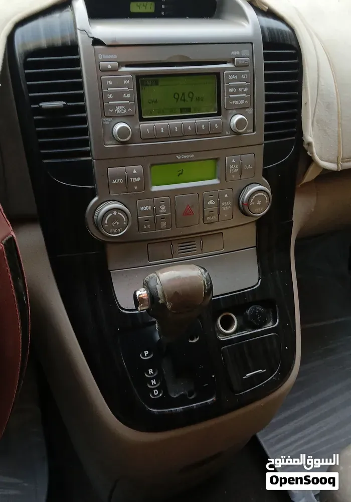 Kia Carnival 2013 photo 2