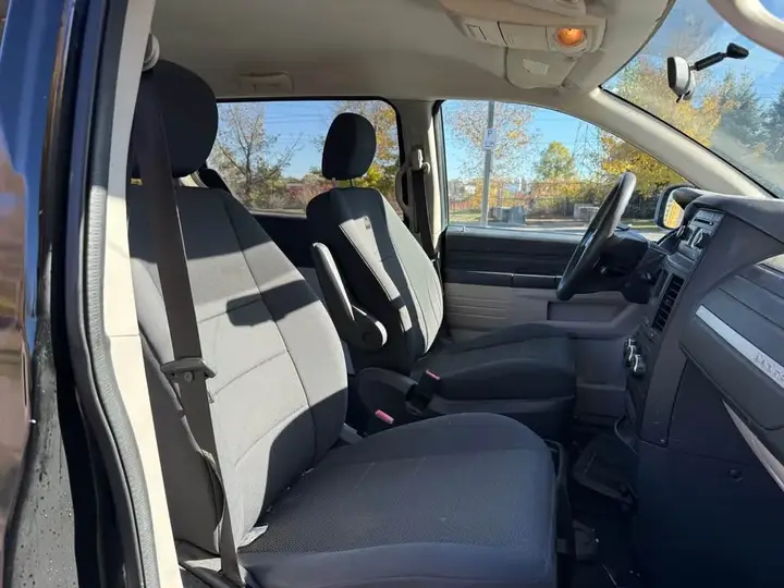 Dodge Grand Caravan 2013 photo 3