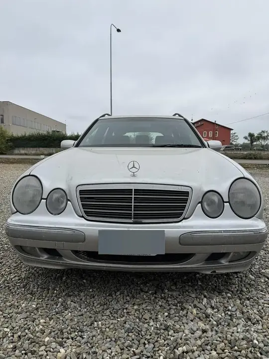 Mercedes-Benz E-Class 2002 photo 2
