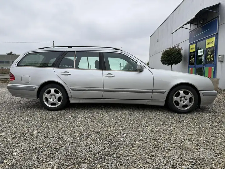 Mercedes-Benz E-Class 2002 photo 3
