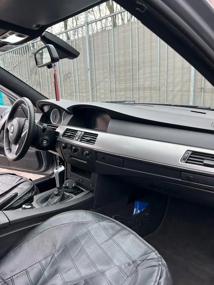 BMW 520I