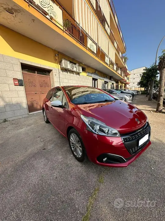 Peugeot 208 2018 photo 3