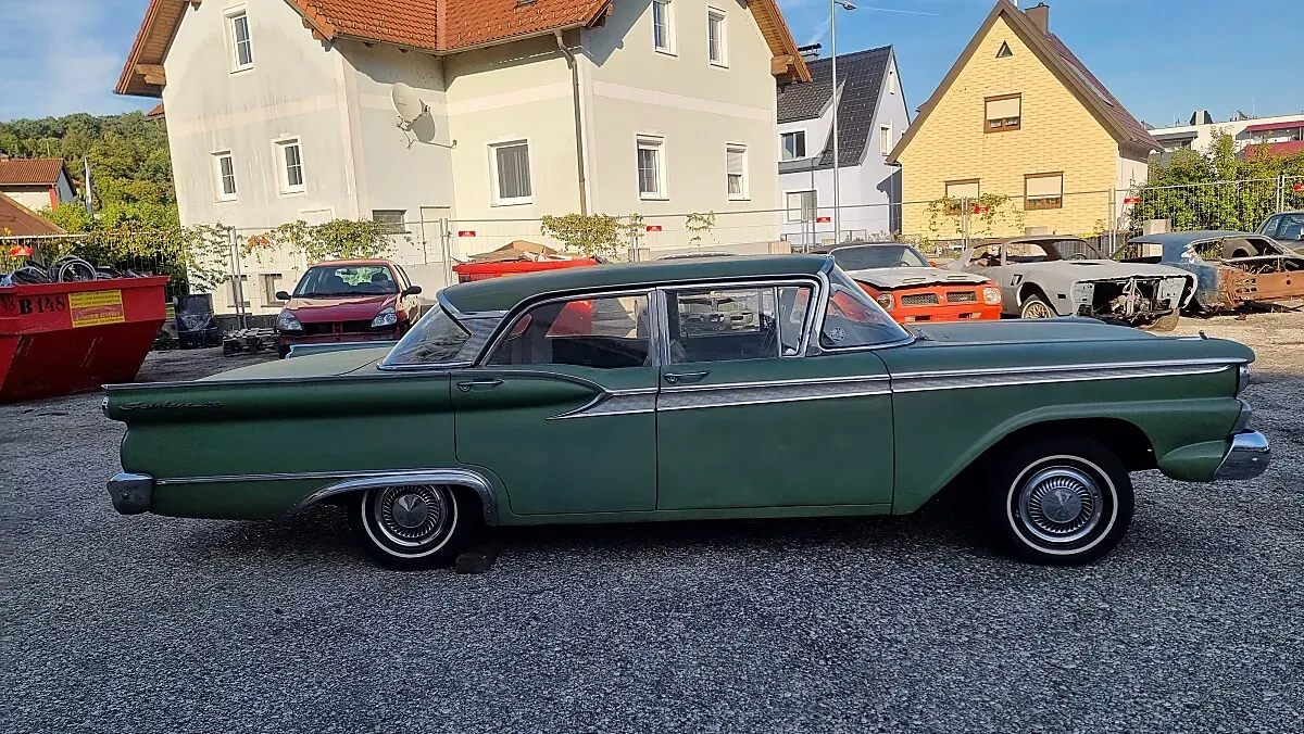 Ford Fairlane 500 1959 photo 3