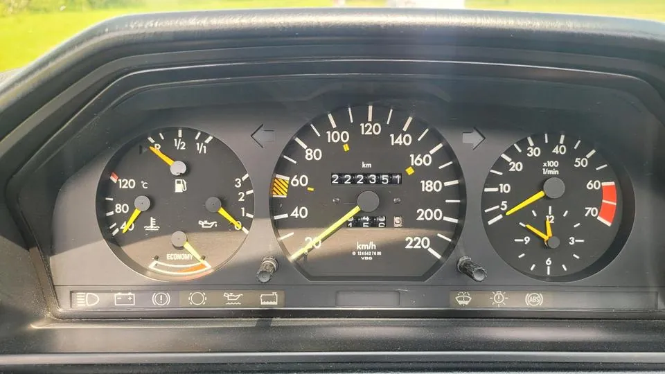 Mercedes-Benz E 230