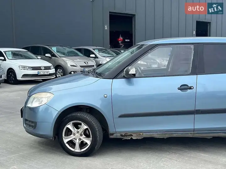 Skoda Fabia 2008 photo 3