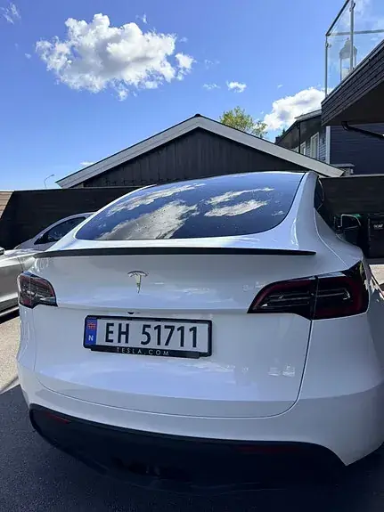 Tesla Model Y 2023 photo 4
