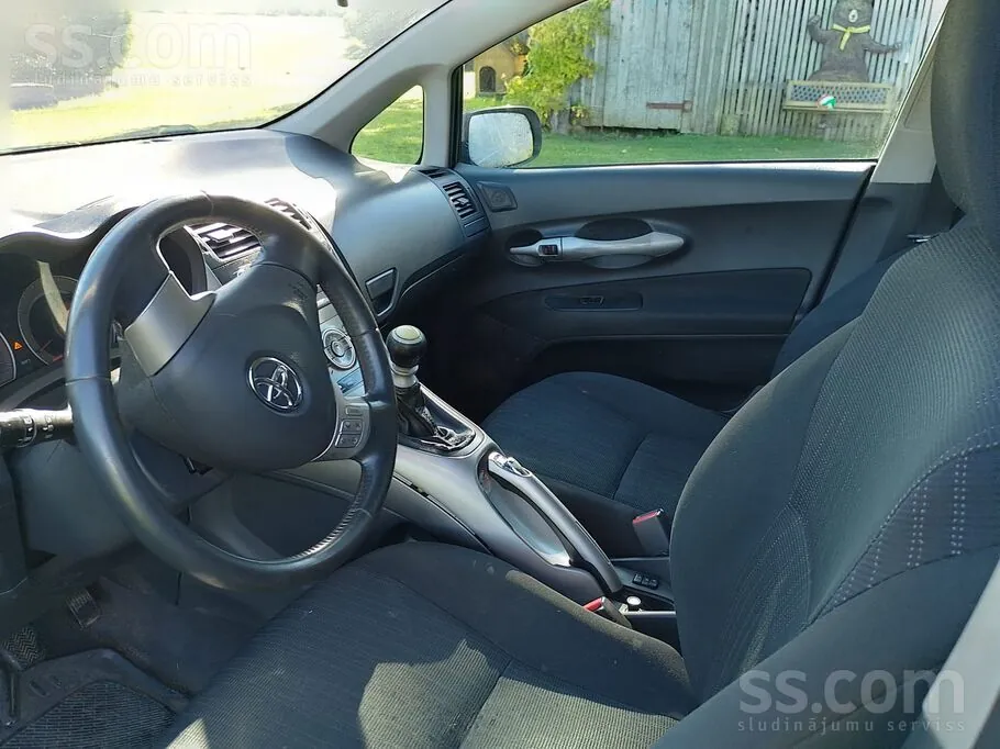 Toyota Auris 2007 photo 2