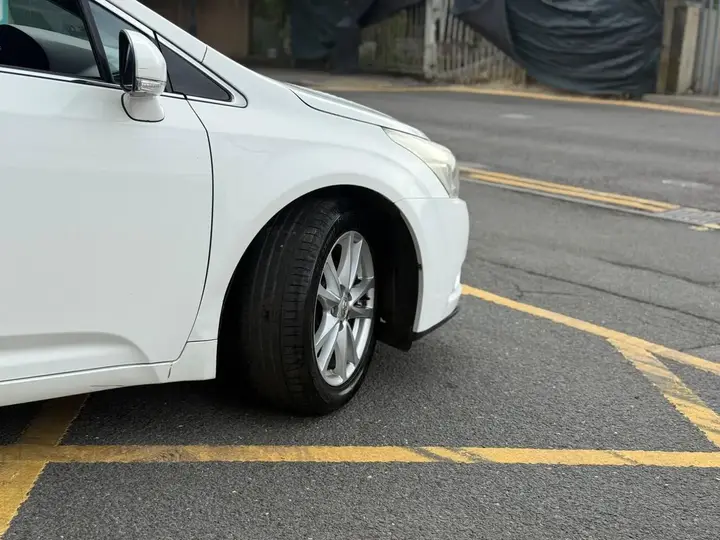 Toyota Avensis 2010 photo 5