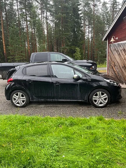 Peugeot 208 2017 photo 2