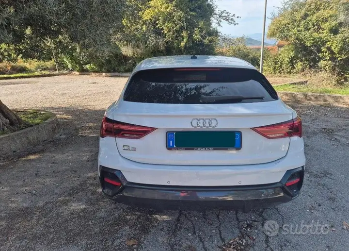 Audi Q3 2022 photo 2
