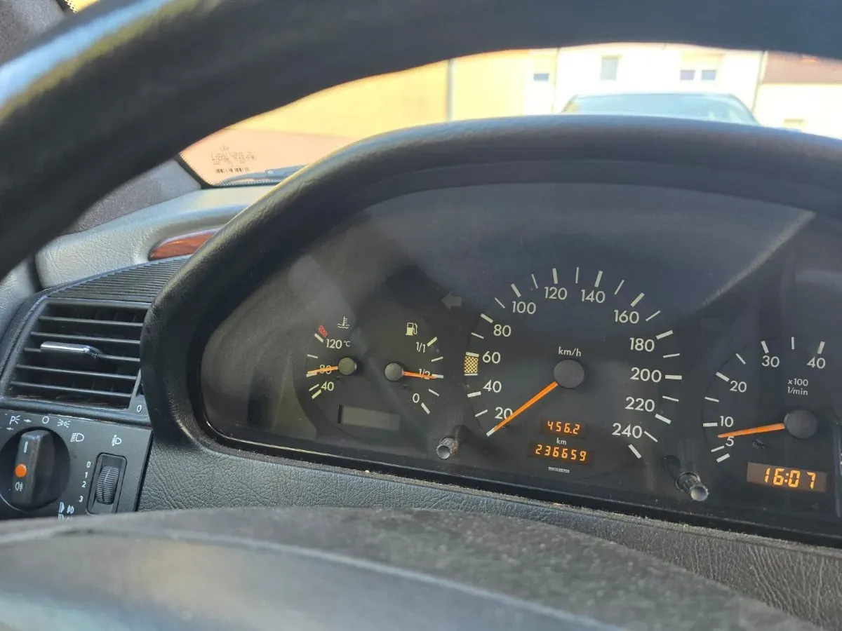 Mercedes-Benz C-Class 1995 photo 2