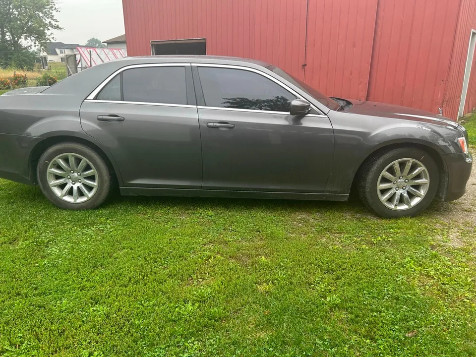 Chrysler 300 2013 photo 2