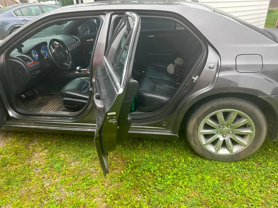 Chrysler 300 2013 photo 3
