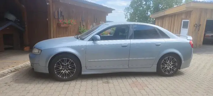 Audi A4 2002 photo 2
