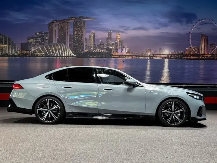 BMW 5 Series 2023 photo 3