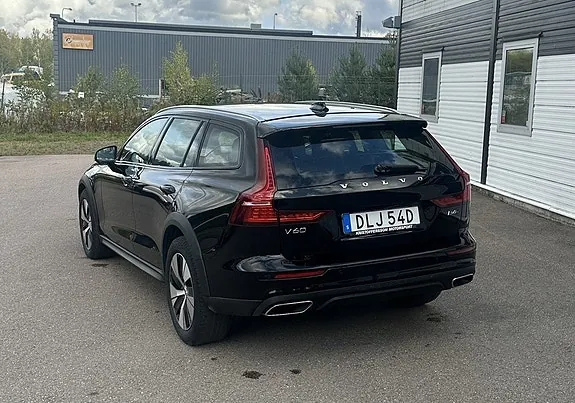 Volvo V60 Cross Country 2021 photo 2