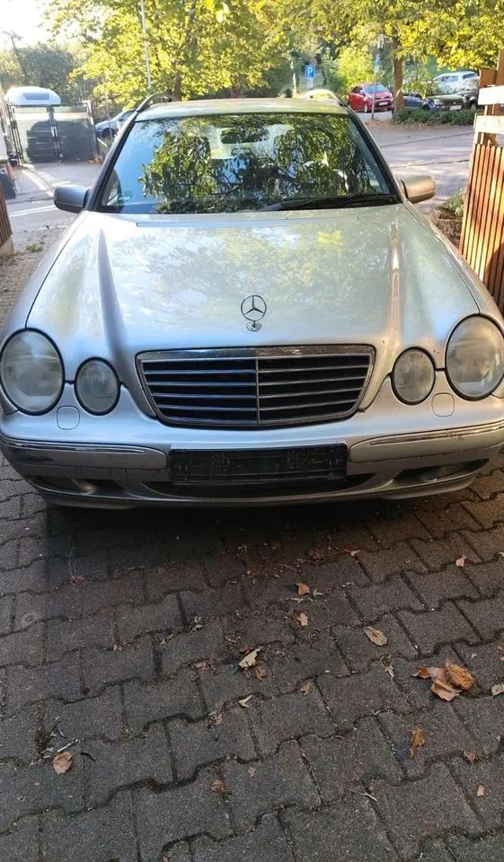 Mercedes-Benz E 240