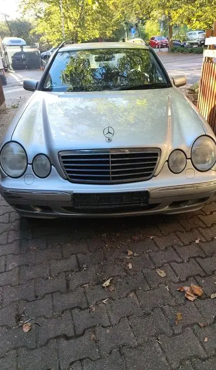 Mercedes-Benz E 240