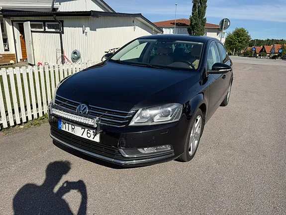 Volkswagen Passat 2012 photo 2