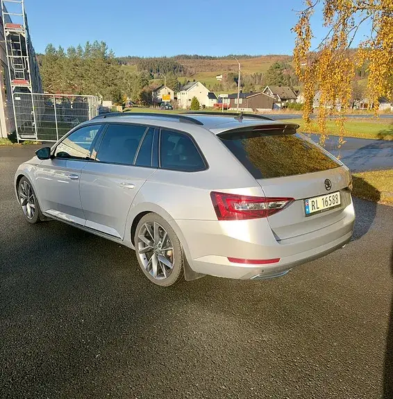 Skoda Superb 2017 photo 5