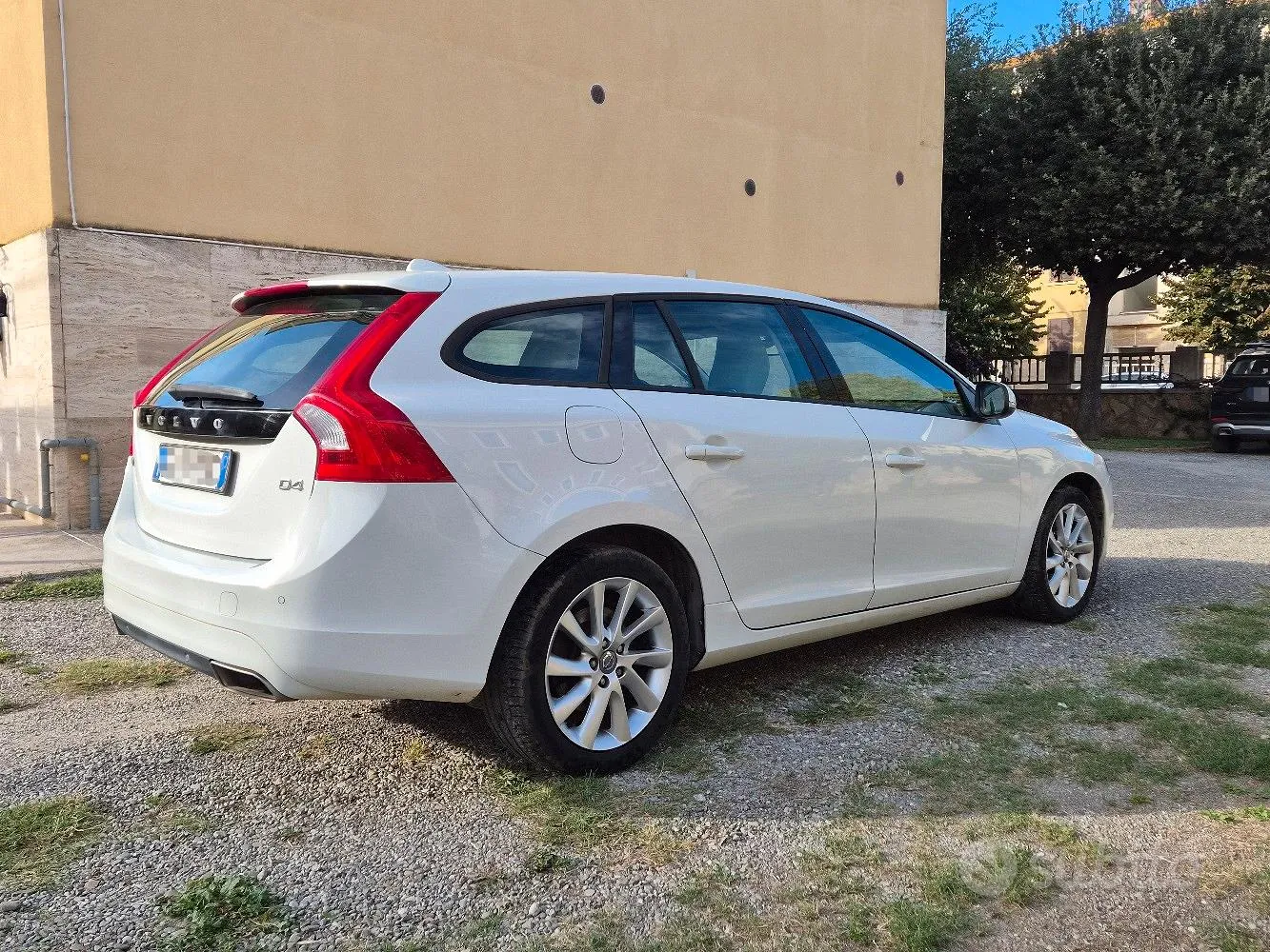 Volvo V60 2014 photo 2